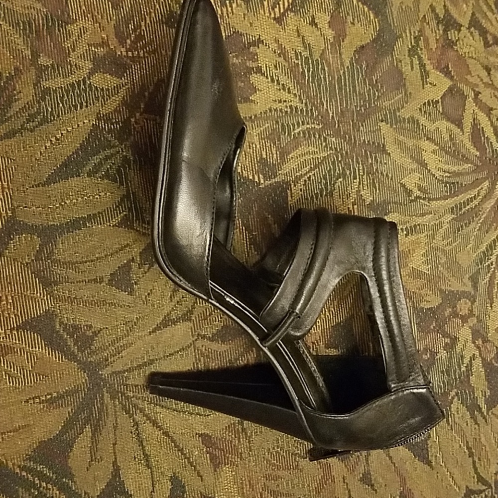 Women's dress shoes